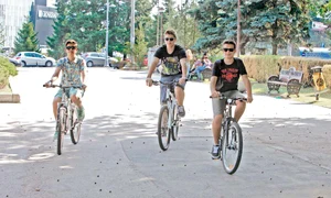 Andreas, Decebal şi Vlad au dat o tură de parc cu bicicletele jpeg