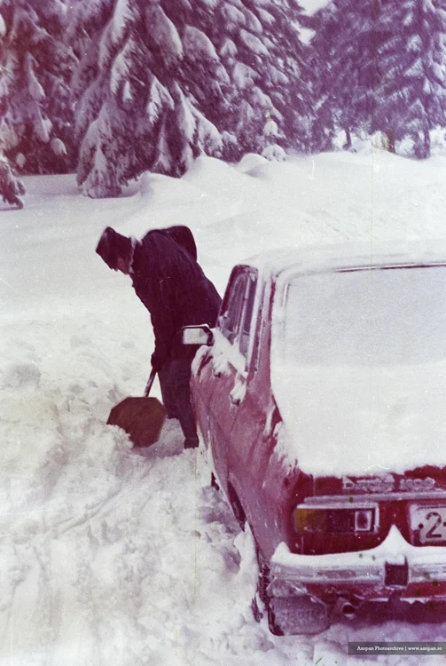 Iarna la munte în anii '80. Sursa Azopan.ro