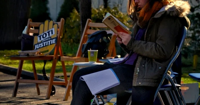 Imagine de la protestul tăcut de peste zi FOTO Facebook/ Spaţiu liber de corupţie. #VăVedem din Bucureşti