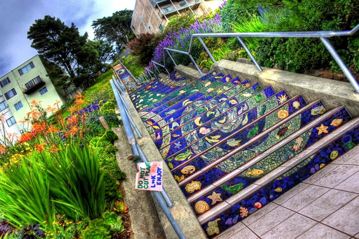 Scările de mozaic de pe 16th Avenue - Tiled Steps - San Francisco Foto boredpanda com credit Jored Wong