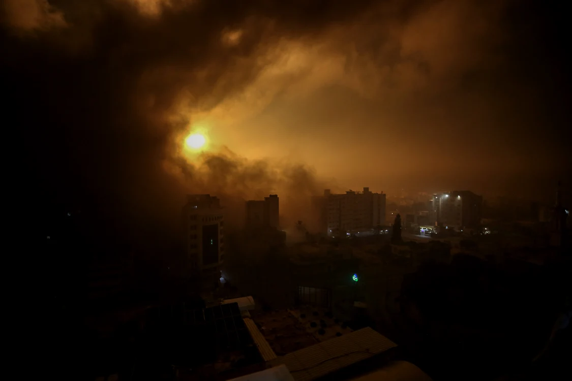 foto explozii pe cerul nopții