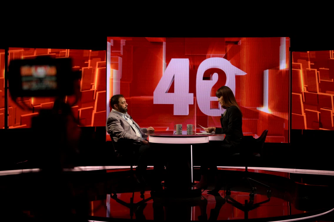  Florin Salam (43 de ani) și-a deschis sufletul aseară și a oferit detalii necunoscute despre viața și cariera sa, în cadrul emisiunii "40 de întrebări cu Denise Rifai"