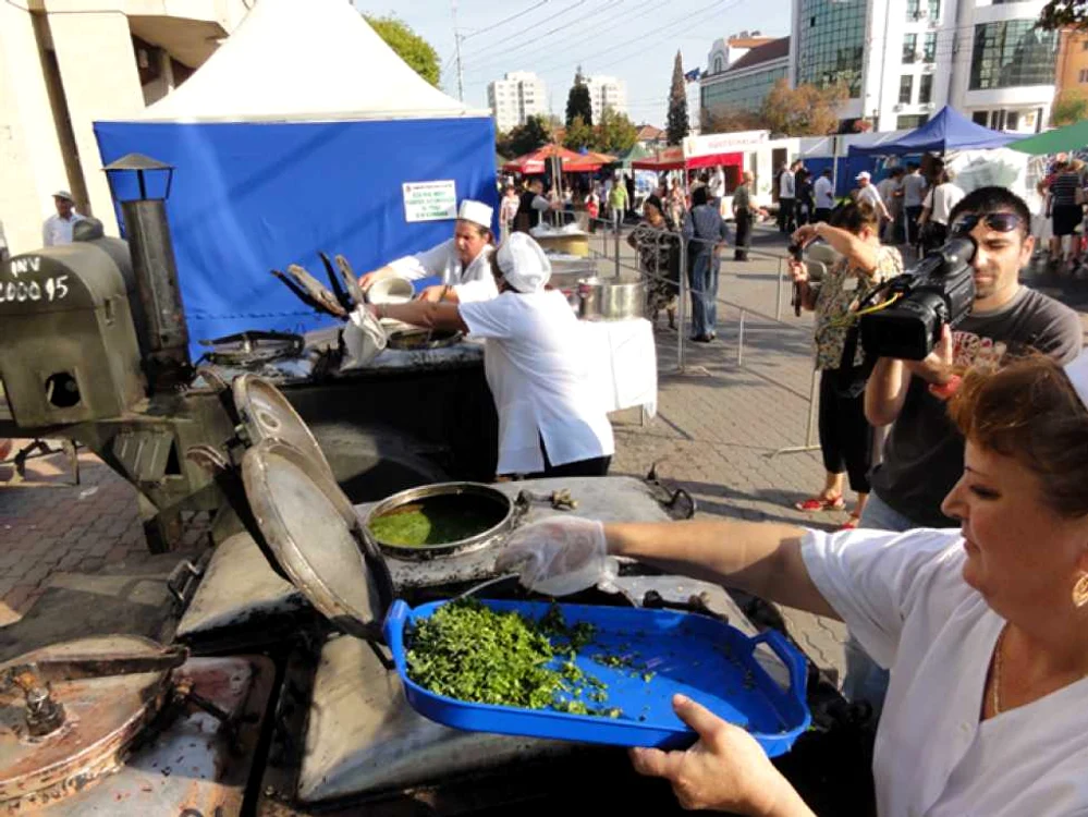 Ideea preparării celei mai mari ciorbe de praz din ţară chiar în centrul oraşului a scos festivalul din anonimat