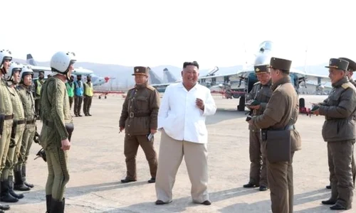 Kim Jong un a inspectat în 12 aprilie o bază militară aeriană  Până în prezent a fost ultima sa apariție publică   jpeg