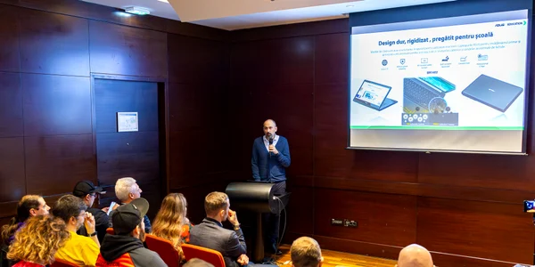 conferința de presă ASUS LEARN AND COMPETE 2024 jpg