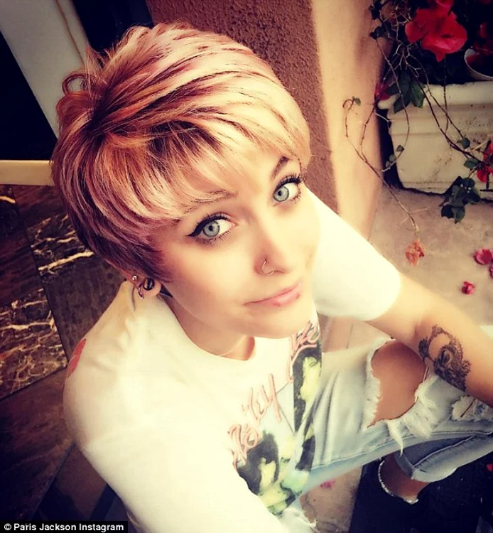 36C4260500000578 3717644 The 18 year old daughter of the late Michael Jackson paid tribut m 69 1470030634789 jpeg