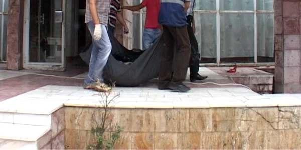 Poliţiştii au ridicat cadavrul bistriţeanului sinucis în Hotelul Someş din Dej (foto: www.dejeanul.ro)