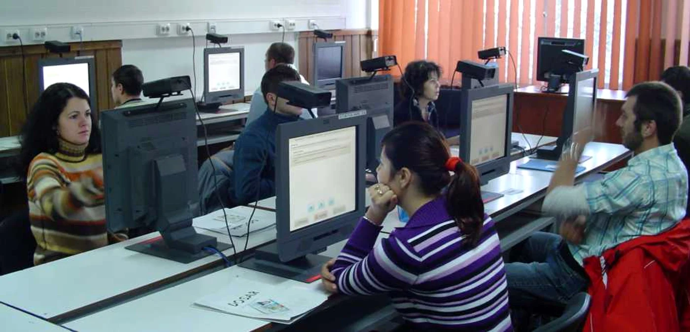 Elevii din Valea Doftanei rămăseseră fără material didactic - imagine arhivă ADS Ploieşti