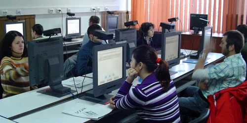 Elevii din Valea Doftanei rămăseseră fără material didactic - imagine arhivă ADS Ploieşti