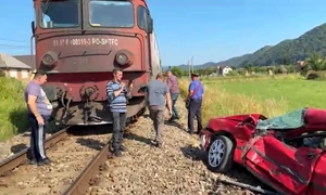 accident masina calea ferata foto capttura video jpg