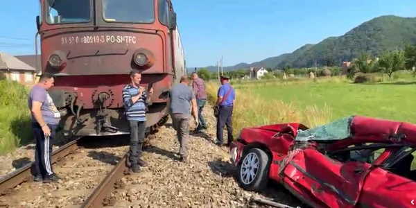 accident masina calea ferata foto capttura video jpg