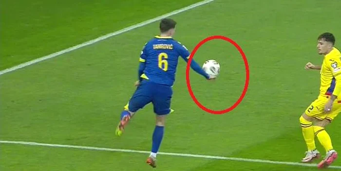 României i s-a refuzat un penalty în meciul cu Bosnia. Captură TV