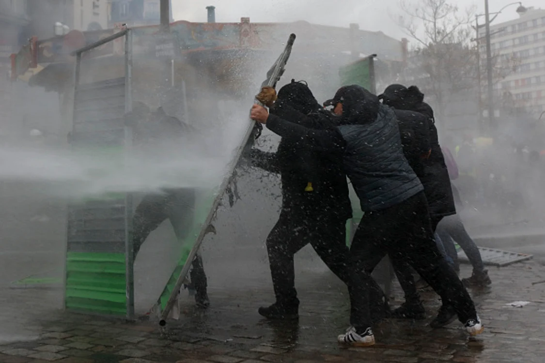 Noi violențe la comemorarea de un an a protesteleor „Vestelor Galbene”