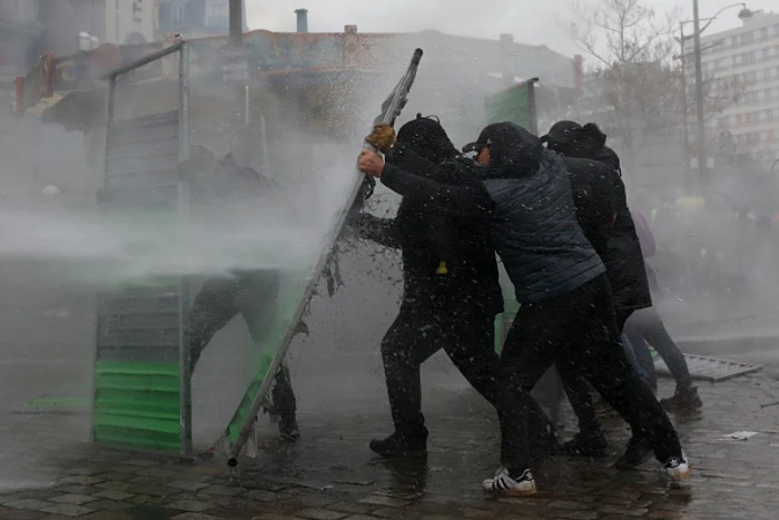 Noi violențe la comemorarea de un an a protesteleor „Vestelor Galbene”