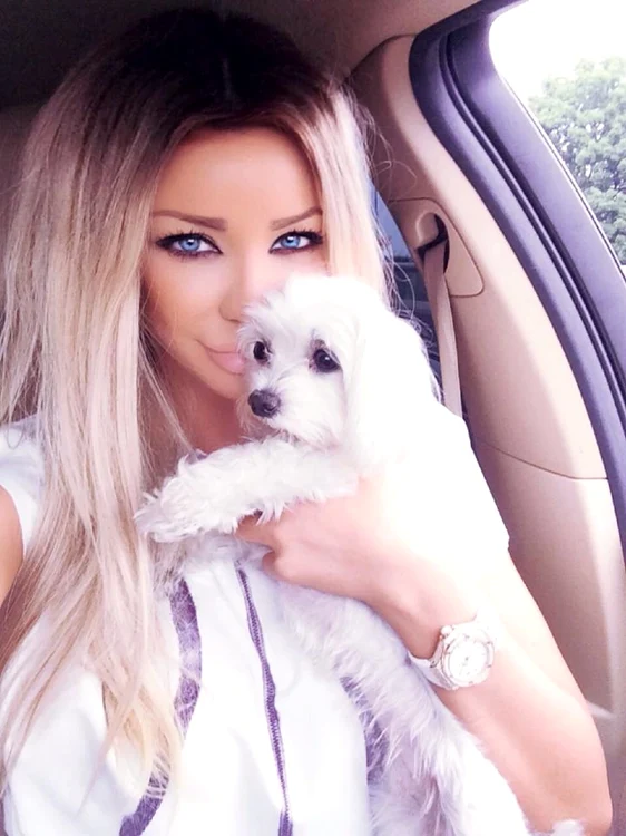 Bianca Drăgușanu are un câine rasa Pomeranian