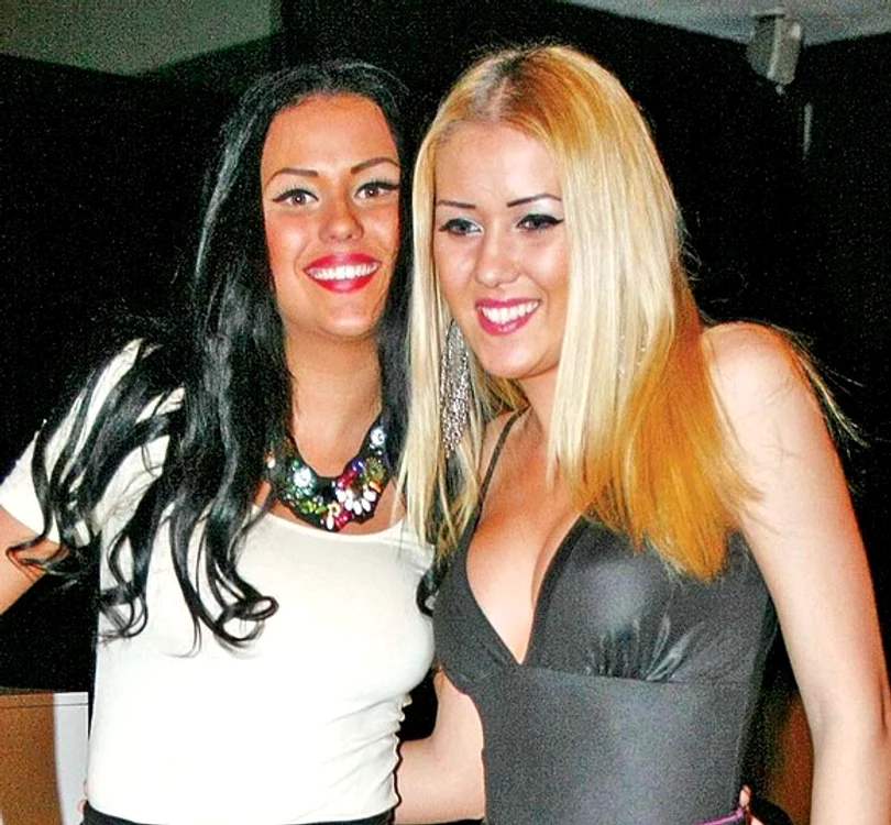 Daniela Crudu, alături de sora ei, Ana Maria