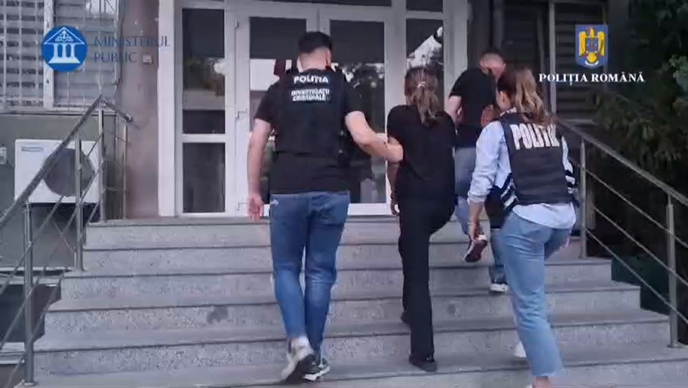 Crimă în Olt. O tânără de 29 ani și-a lovit și sugrumat bunica. A sunat apoi la 112, mințindu-i pe polițiști