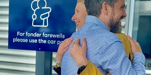 Semnul a stârnit discuții aprinse pe rețelele de socializare FOTO Dunedin Airport / Facebook