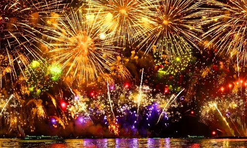 Cine a inventat artificiile  Sursa foto shutterstock 2546955885 jpg