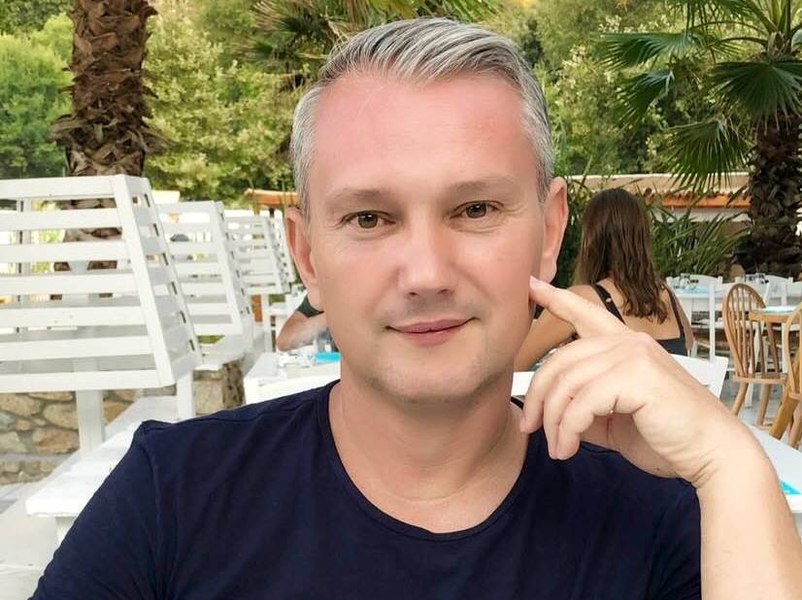 Milionar condamnat pentru tentativă de omor, eliberat după trei zile. În trecut, a fost apărat de actualul ministru al Justiției