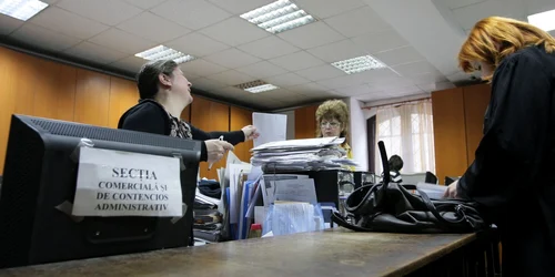 Sistemul „Speak to me“ va duce la scurtarea timpului de așteptare din sala de arhivă a Curții de Apel Ploiești. Foto Alex Policală