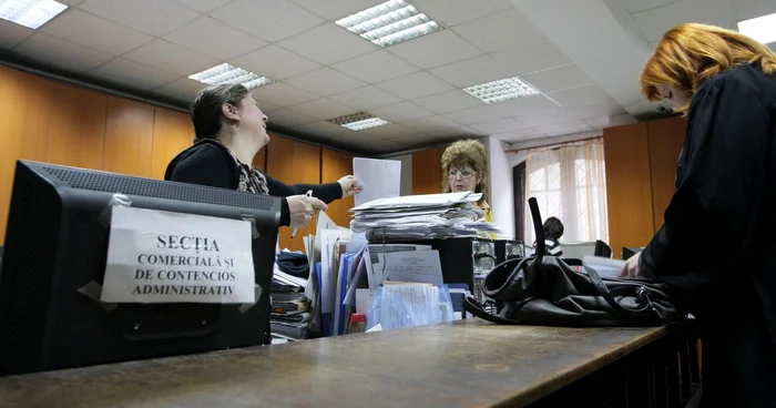 Sistemul „Speak to me“ va duce la scurtarea timpului de așteptare din sala de arhivă a Curții de Apel Ploiești. Foto Alex Policală