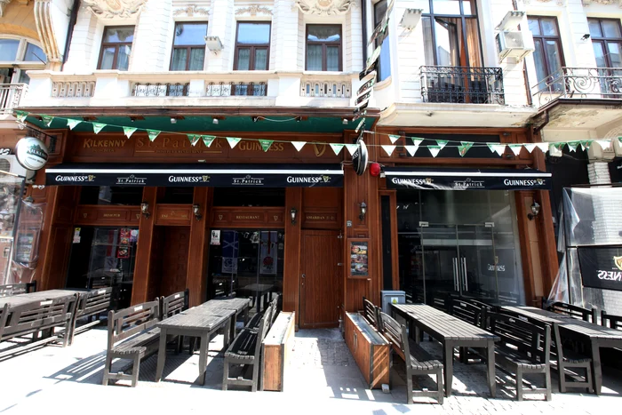 
    Restaurantele din București s-ar putea închide din nou, după creșterea alarmantă a numărului de cazuri noi de Covid-19foto: Sever Gheorghe  