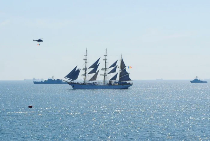 Sărbătoarea verii la Constanţa FOTO navy.ro