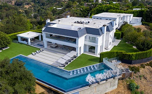 Cei doi îndrăgostiţi au vizitat case de lux din Los Angeles scoase la vânzareFotografii: Profimedia