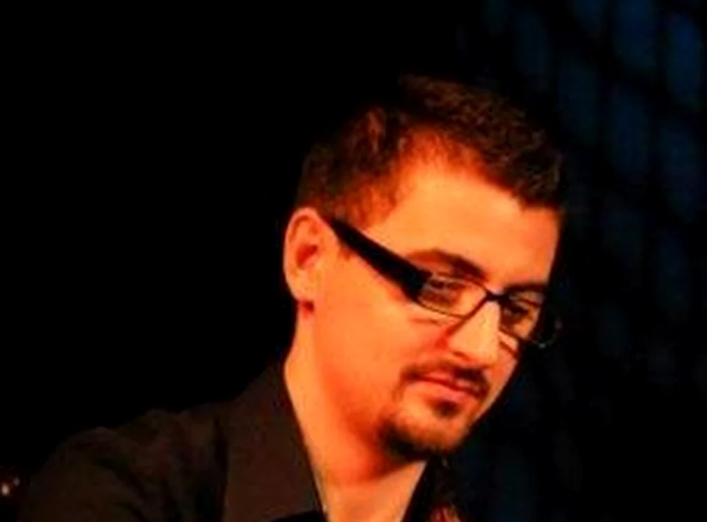 Voltaj - Adrian Cristescu