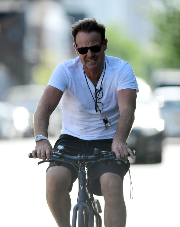 Jason Donovan zice că se menține pentru că se plimbă zilnic cu bicicleta