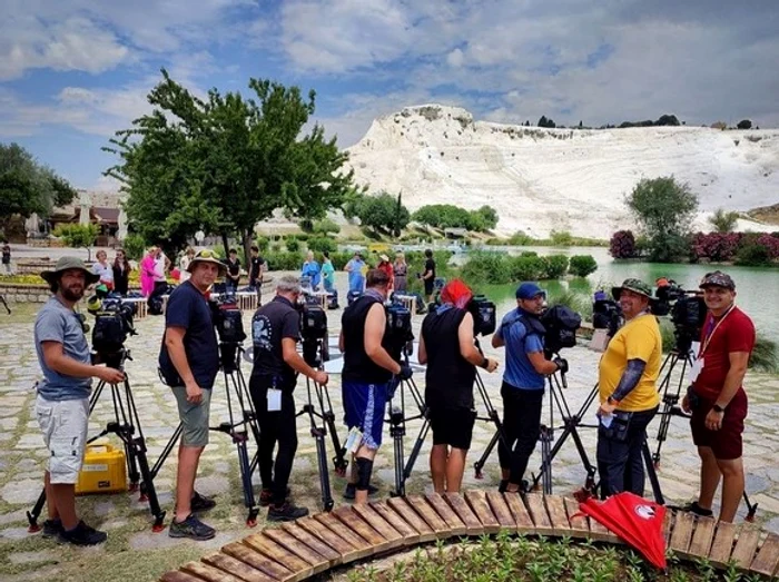 
    Oase şi echipa lui  merg să filmeze  obiectivele turistice  