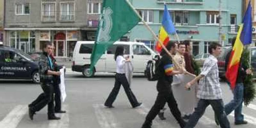 Membrii Asociaţiei "Noua Dreaptă" vor au început marşul