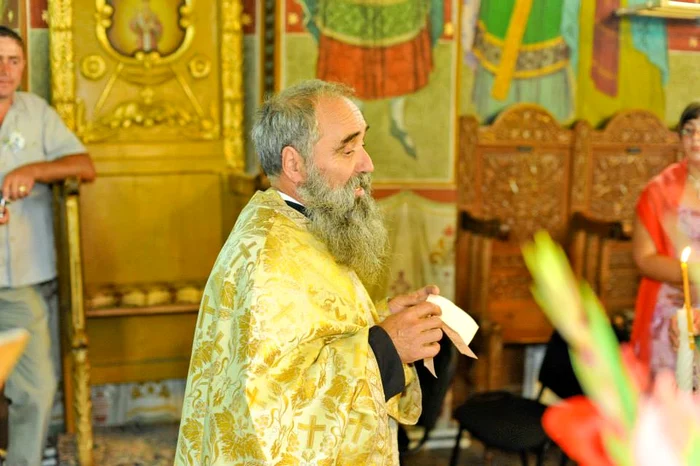 
    Părintele Ioan Antisescu se afla internat în stare gravă, fiind infectat cu coronavirus  