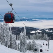 Un copil a căzut de pe un telescaun din Poiana Braşov FOTO discoverpoiana