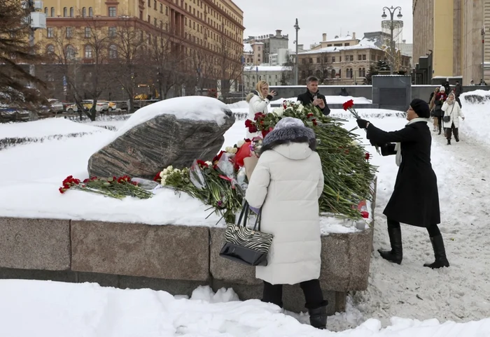 Memorial pentru Navalnîi în fața sediului FSB, succesor al KGB FOTO EPA-EFE