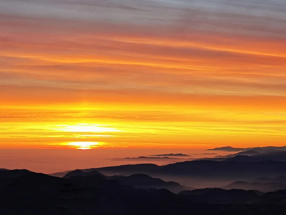 Vremea astăzi, 23 februarie. Temperaturile cresc ușor, dar revin ploile și ninsorile la munte