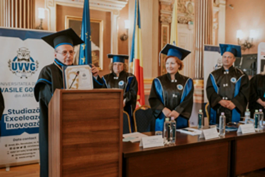 A primit distincția de Doctor Honoris Causa FOTO UVVG