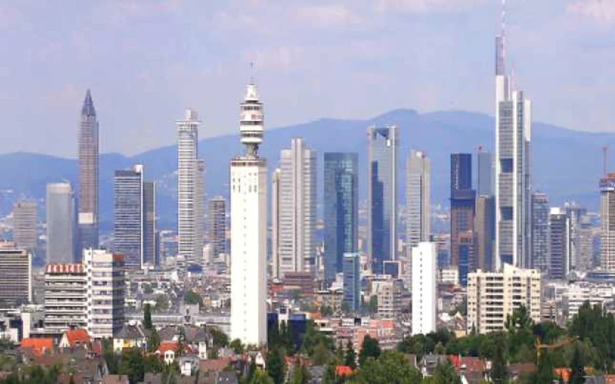 Cel mai mare oraş din landul federal german Hessa şi al cincilea oraş ca mărime din Germania are o populaţie de 670.000 de locuitori
