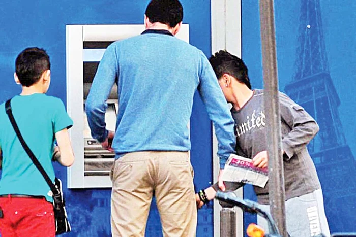 Copiii “operează”  la buzunare în  zonele aglomerate