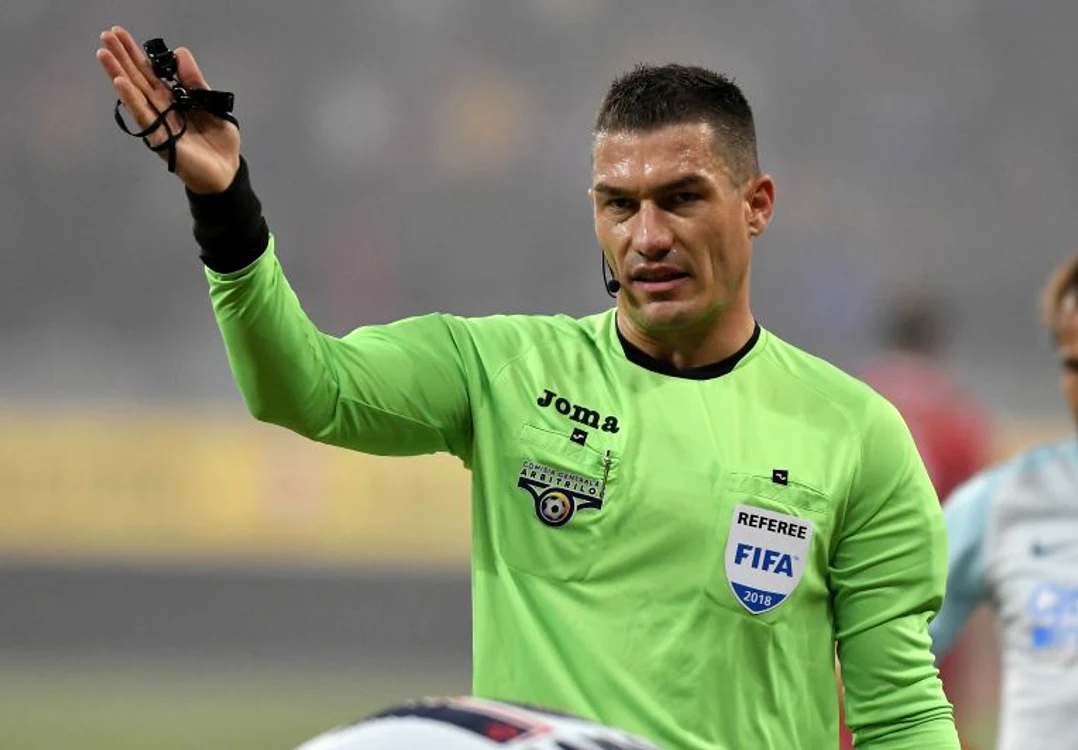 Istvan Kovacs va arbitra finala Conference League (FOTO: Sportpictures)