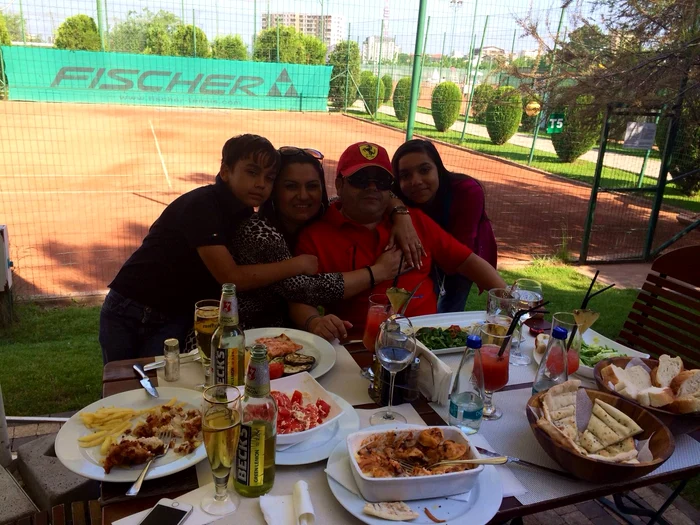 Adi Minune şi familia sa (FOTO FACEBOOK)