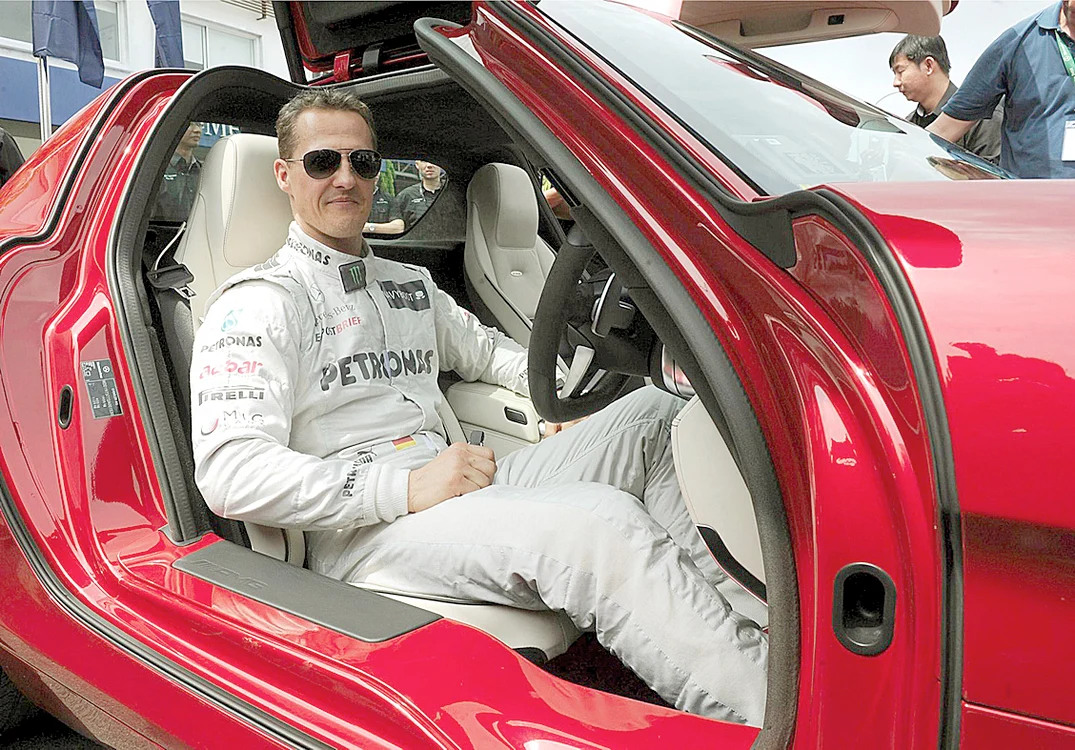 Michael Schumacher a fost operat de două ori pe creier