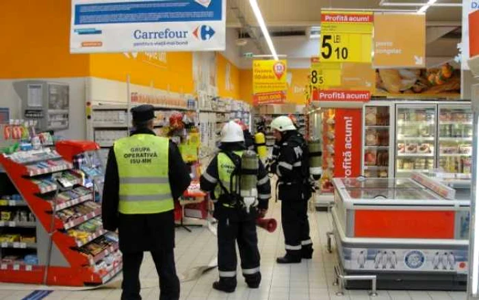 40 de pompieri au participat la exerciţiu