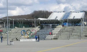 Construita special pentru JO, gara din Parcul Olimpic are un trafic intens: trenurile vin din sfert in sfert de ora jpeg