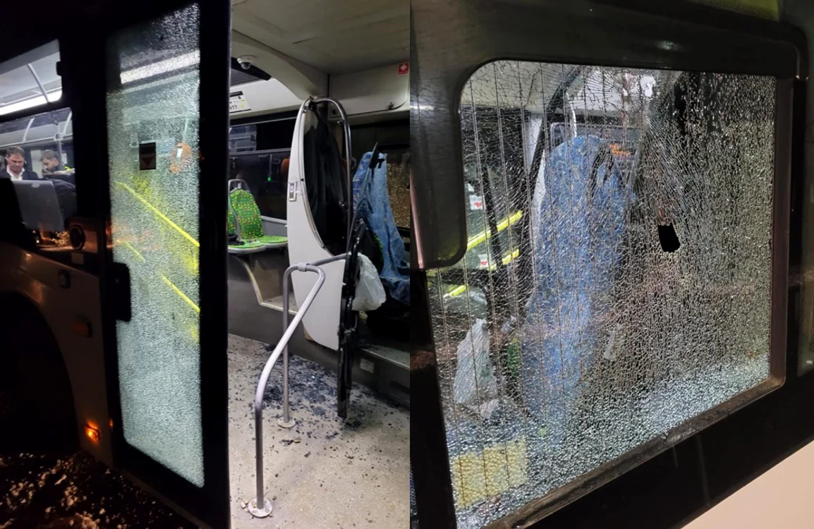 Autobuz cu geamuri sparte SURSĂ CTP Iaşi