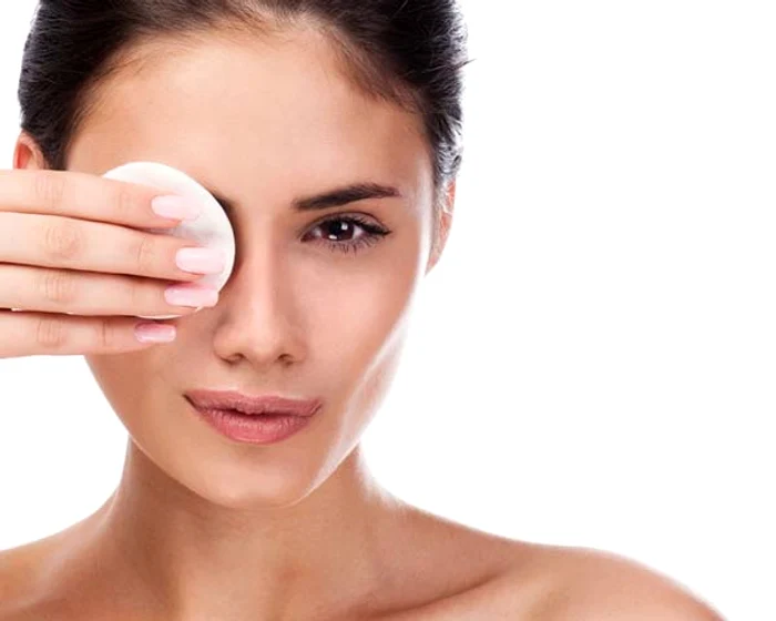 Fiți foarte atente la data de expirare a cosmeticelor