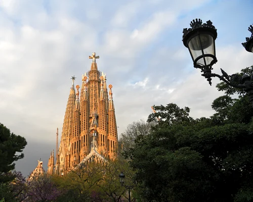 AFP  20260324 antoni gaudi sagrada familia barcelona  urbanandsport thesagra260322 nphQ3  v1  HighRes  TheSagradaFamiliaCro png