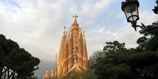 AFP  20260324 antoni gaudi sagrada familia barcelona  urbanandsport thesagra260322 nphQ3  v1  HighRes  TheSagradaFamiliaCro png