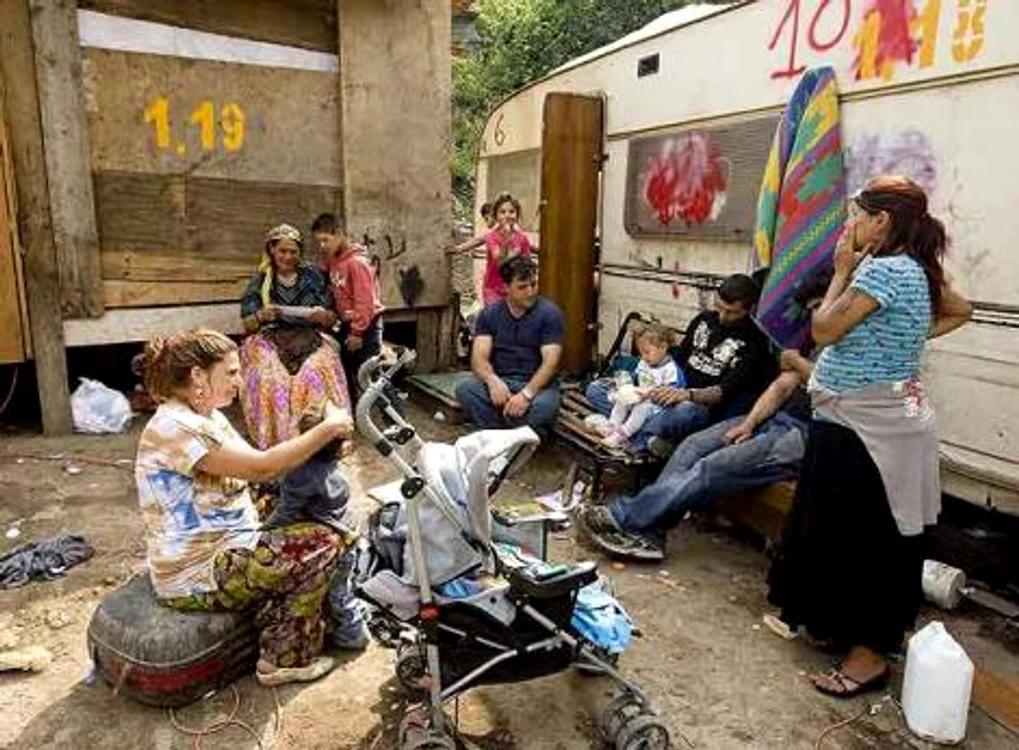 
    Ţiganii români au fost criticaţi de un ziar spaniol  